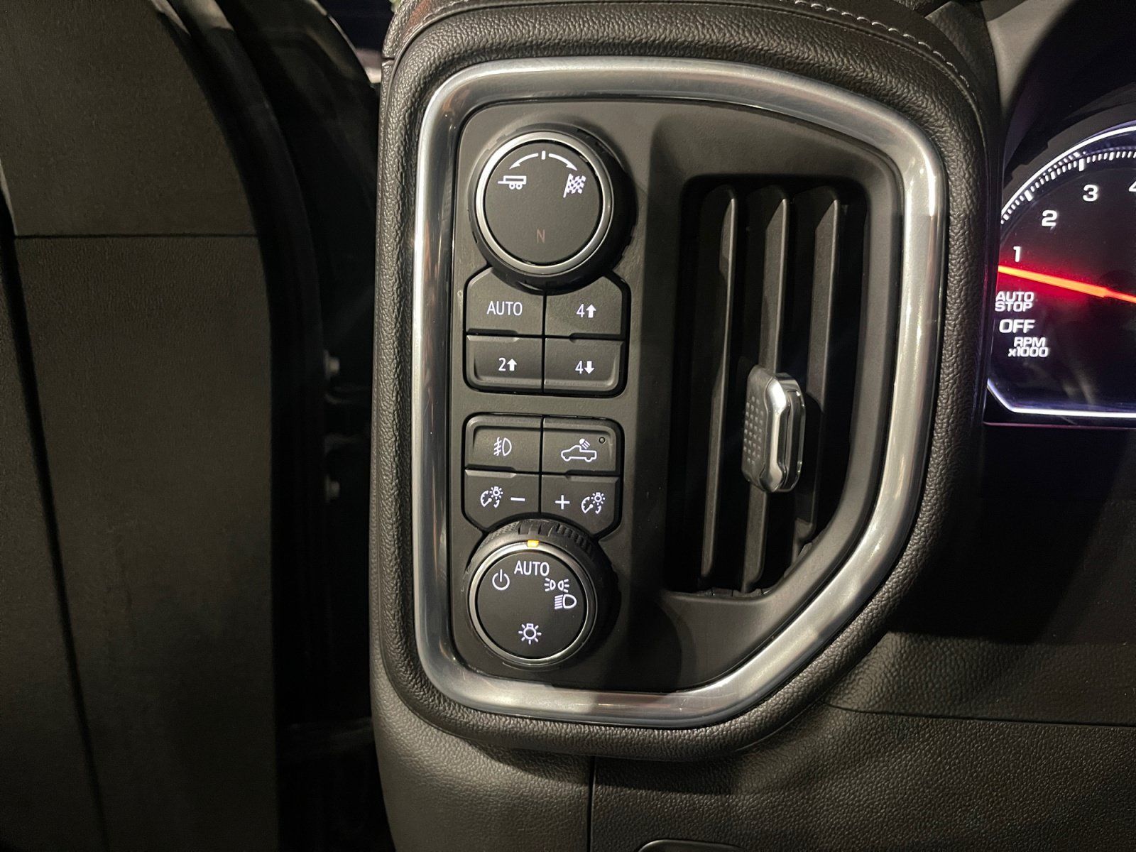 Used 2019 Chevrolet Silverado 1500 LT Trail Boss AWD/4WD image 14