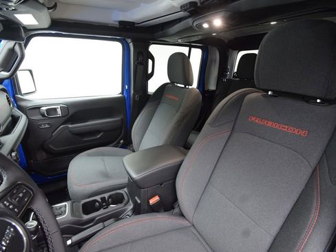 Used 2025 Jeep Gladiator Rubicon w/ Convenience Group image 19