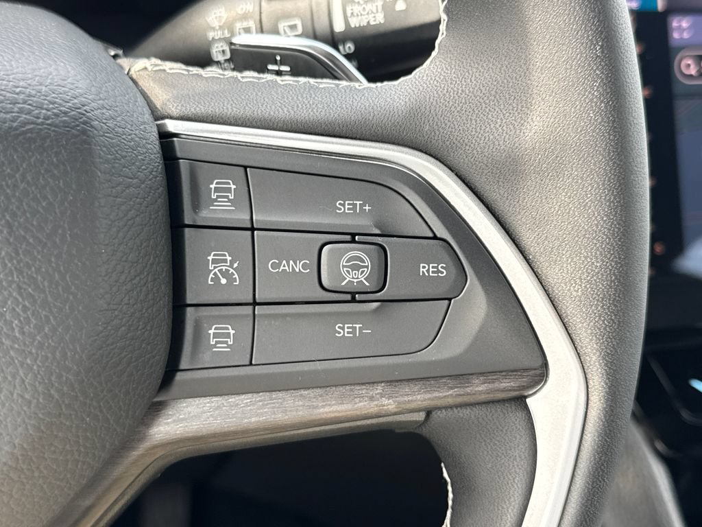 Used 2026 Jeep Grand Cherokee Limited AWD/4WD image 21