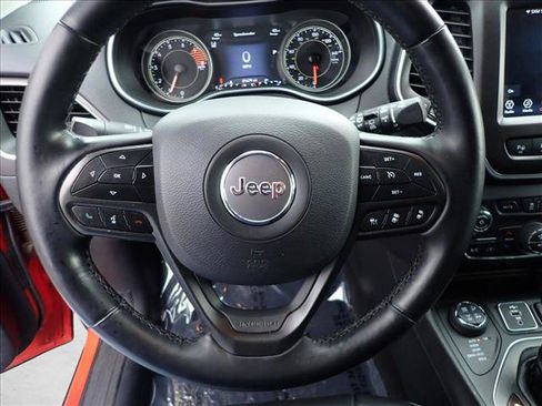Used 2021 Jeep Cherokee Trailhawk w/ Technology Group AWD/4WD image 13