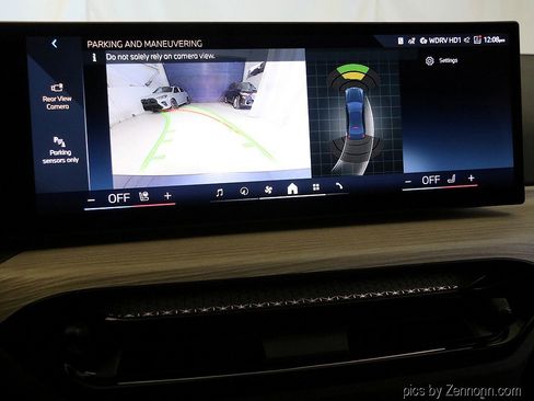 Used 2025 BMW 330i xDrive Sedan w/ Premium Package image 21