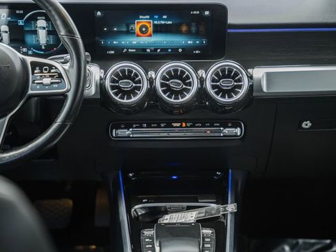 Used 2022 Mercedes-Benz GLB 250 4MATIC w/ Premium Package Lite image 22