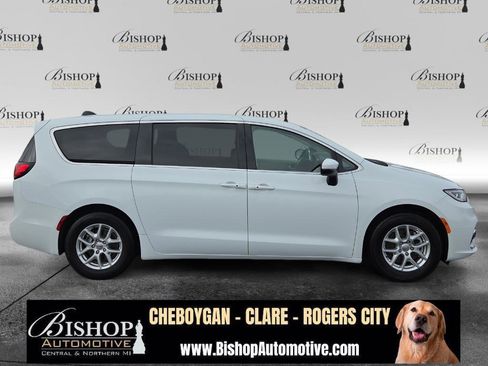 Used 2023 Chrysler Pacifica Touring-L image 24