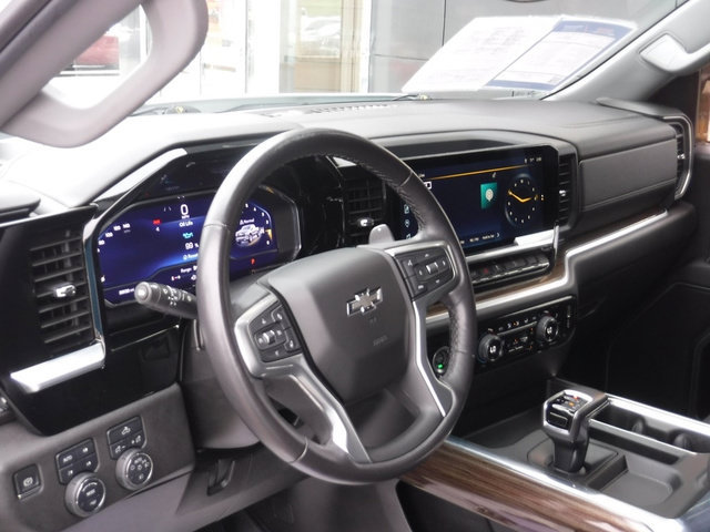 Used 2022 Chevrolet Silverado 1500 RST AWD/4WD image 3