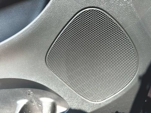 Used 2016 Dodge Grand Caravan SXT FWD image 22