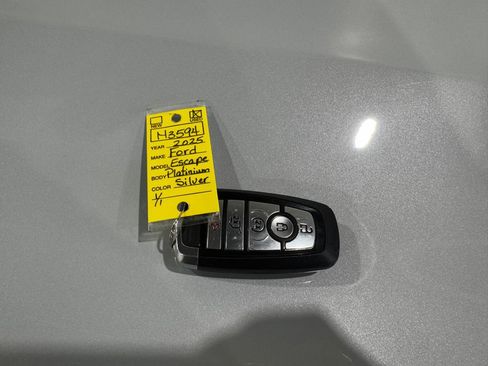 Used 2025 Ford Escape Platinum AWD/4WD image 42