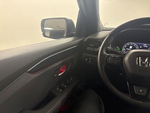 Used 2025 Honda Pilot Black Edition image 21