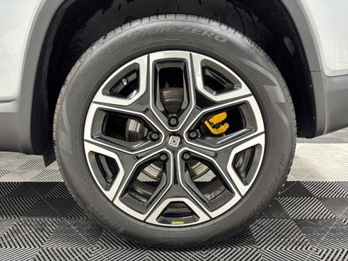 Used 2023 Rivian R1S Launch Edition image 10