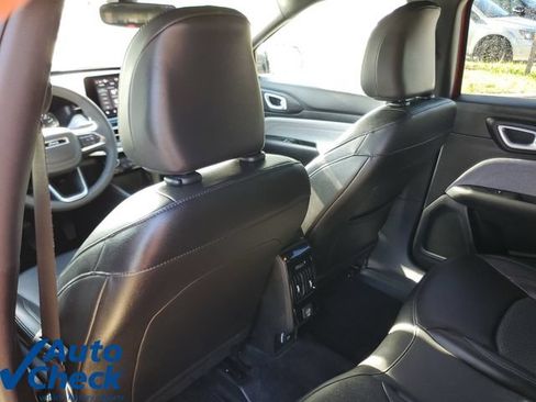 Used 2025 Jeep Compass Latitude AWD/4WD image 11