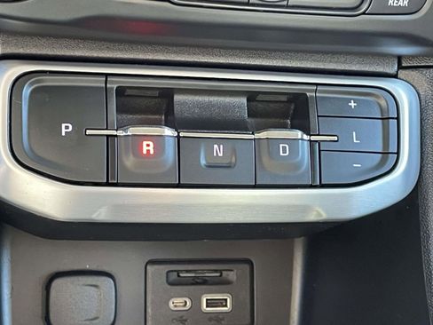 Used 2023 GMC Acadia SLT w/ Elevation Edition image 21