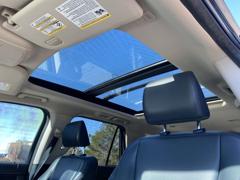 Used 2022 Ford Expedition Max XLT image 10