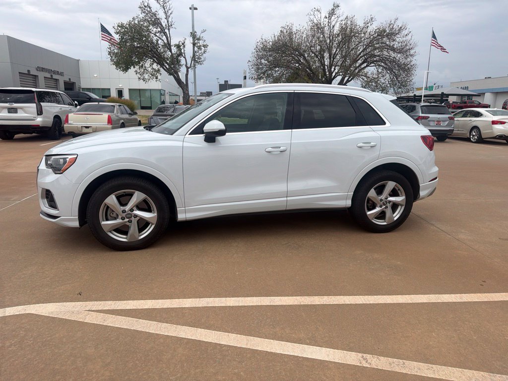 Used 2019 Audi Q3 2.0T Premium AWD/4WD image 2