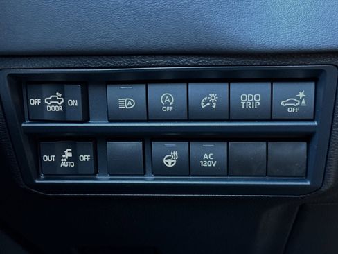 New 2025 Toyota Tundra Platinum image 28