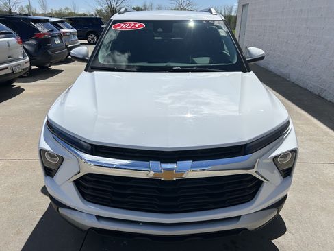 Used 2025 Chevrolet TrailBlazer LT AWD/4WD image 2