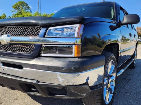 Used 2005 Chevrolet Avalanche LS w/ Preferred Equipment Group image 11