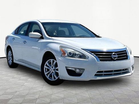 Used 2014 Nissan Altima 2.5 S w/ Sport Value Package FWD image 1