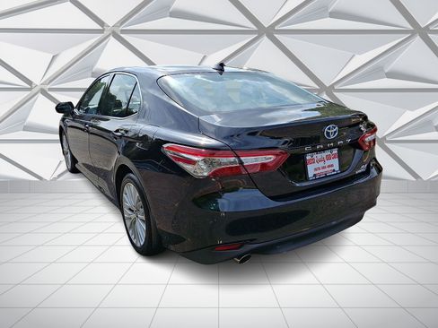 Used 2020 Toyota Camry XLE FWD image 8