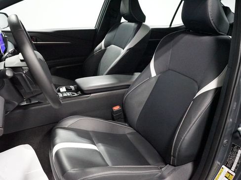 Used 2025 Toyota Camry SE FWD image 27
