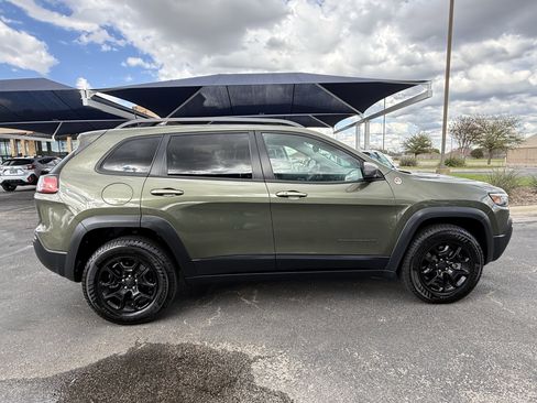 Used 2019 Jeep Cherokee Trailhawk w/ Comfort/Convenience Group image 8