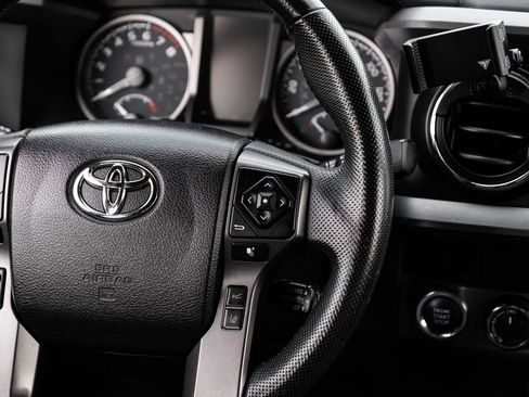 Used 2021 Toyota Tacoma TRD Off-Road AWD/4WD image 14