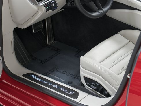 Certified 2022 Porsche Panamera Turbo S AWD/4WD image 16