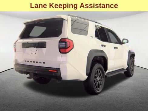 Used 2025 Toyota 4Runner SR5 AWD/4WD image 5