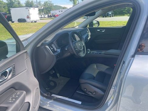 Used 2025 Volvo XC60 B5 Core AWD/4WD image 14