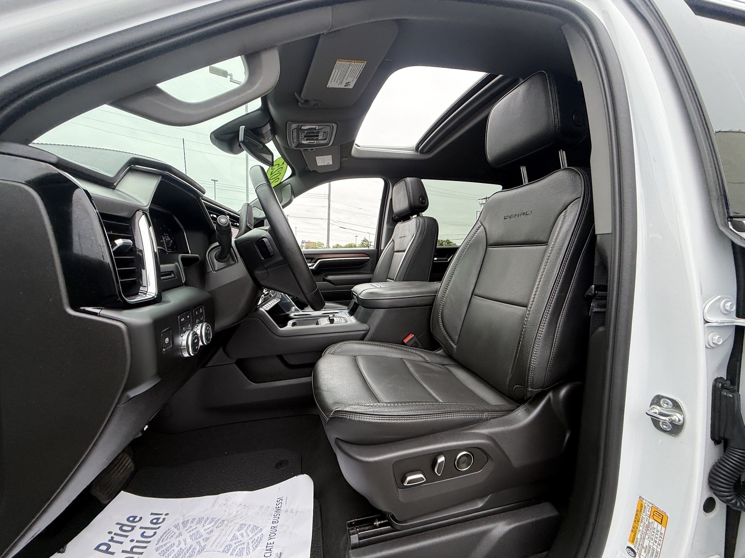 Used 2025 GMC Sierra 2500 Denali AWD/4WD image 15