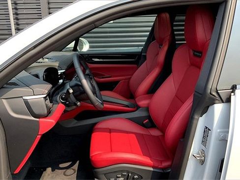 New 2025 Porsche Macan 4S Electric image 5