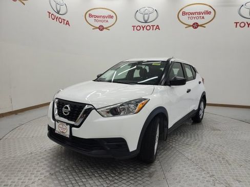 Used 2020 Nissan Kicks S FWD image 2