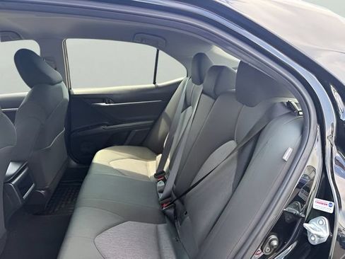 Used 2018 Toyota Camry LE FWD image 10