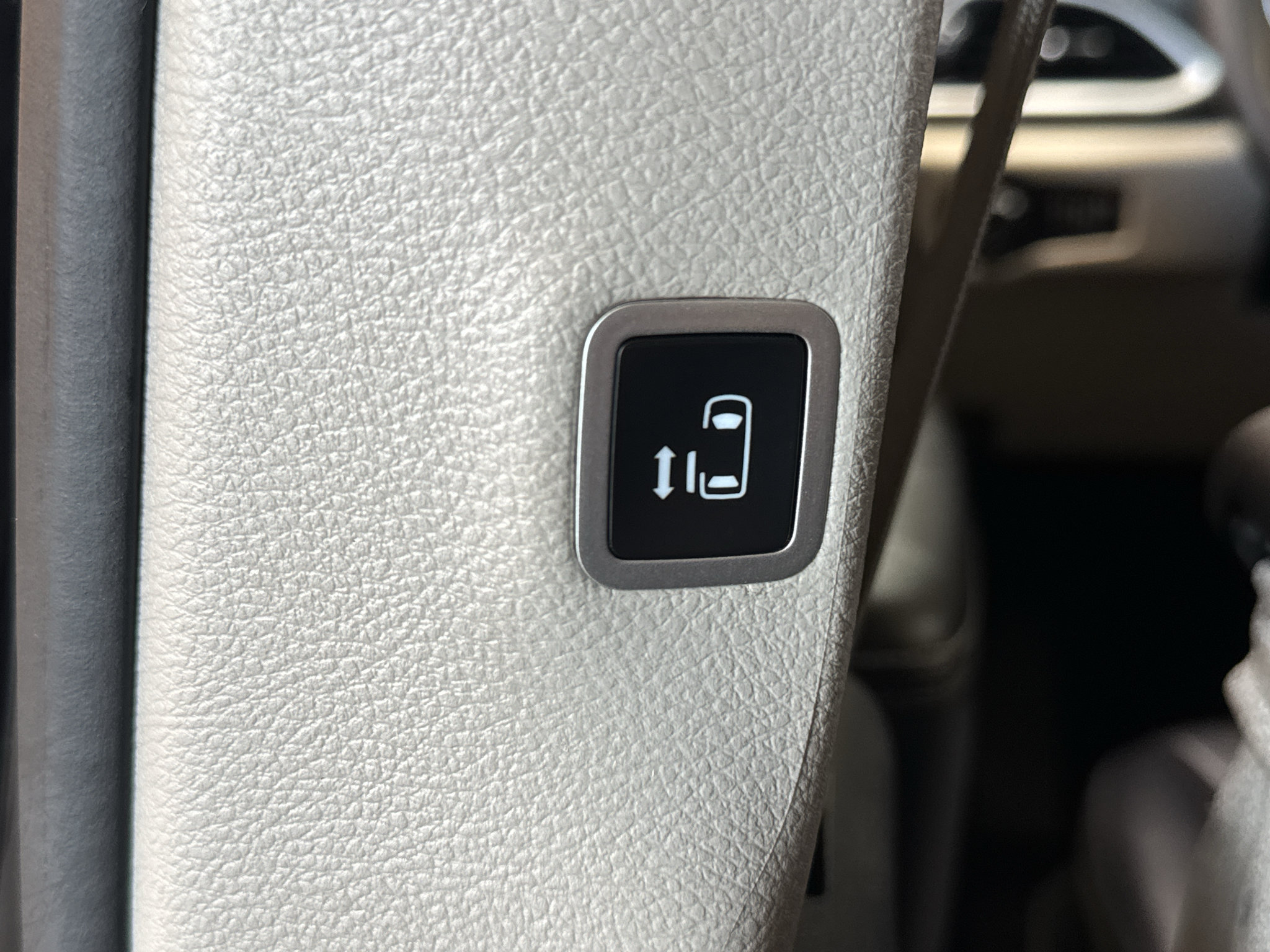Used 2024 Chrysler Pacifica Touring-L FWD image 15
