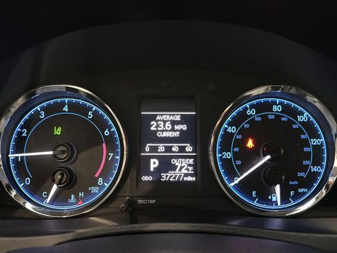 Used 2017 Toyota Corolla LE w/ Carpet Mat Package (TMS) FWD image 23