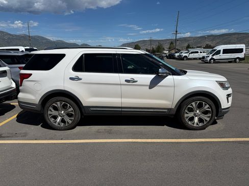 Used 2019 Ford Explorer Platinum AWD/4WD image 4