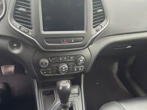 Used 2022 Jeep Cherokee Latitude Lux w/ Sun & Sound Group FWD image 4