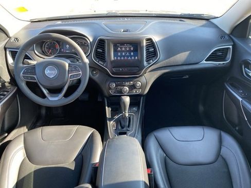 Used 2020 Jeep Cherokee Latitude Plus image 18