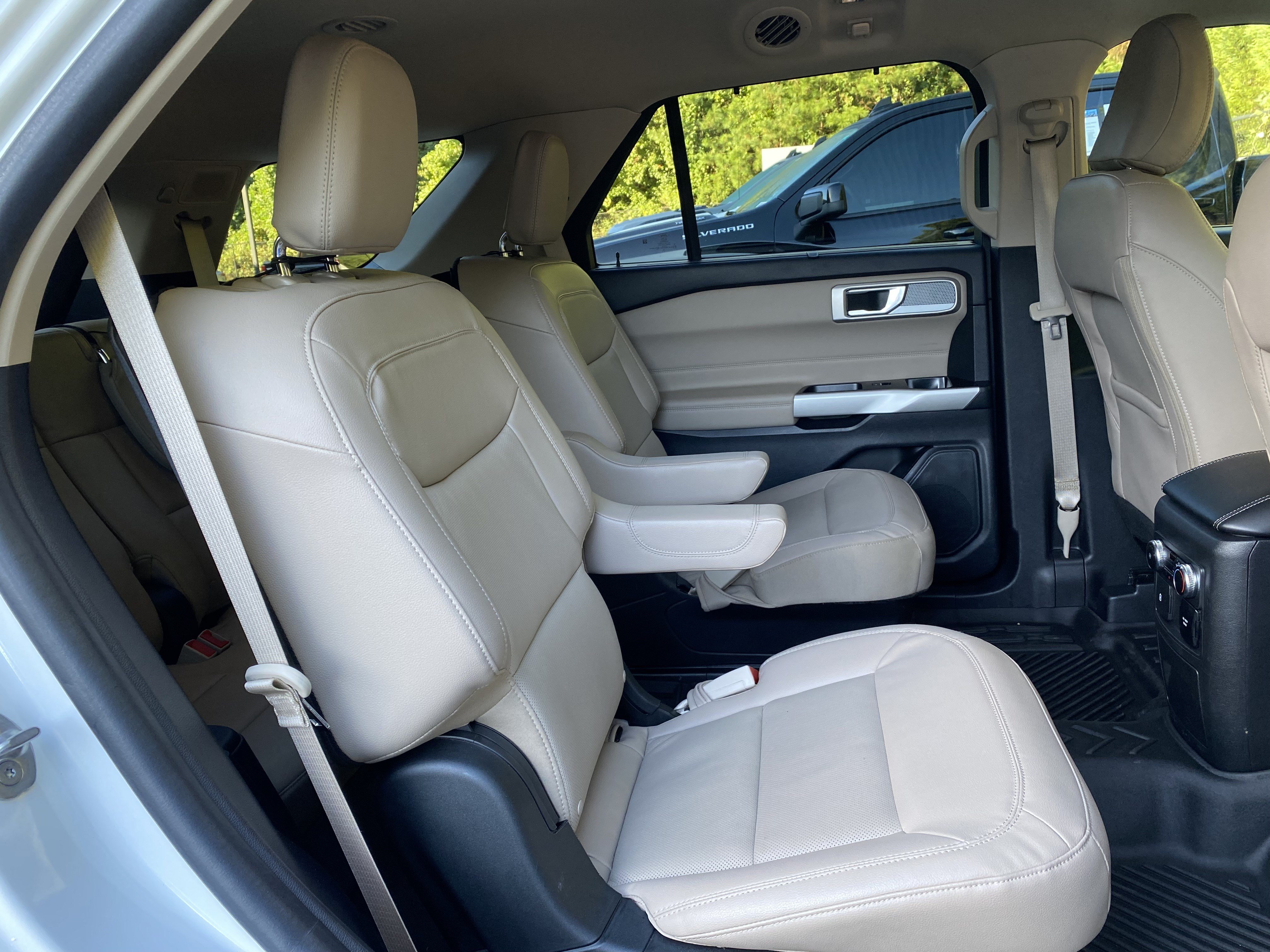 Used 2022 Ford Explorer Limited w/ Equipment Group 301A RWD image 34
