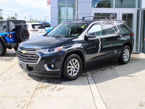 Used 2020 Chevrolet Traverse LT w/ Driver Confidence II Package AWD/4WD image 3
