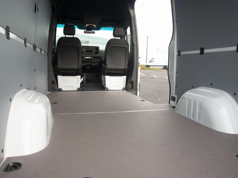 Used 2025 Mercedes-Benz Sprinter 2500 image 38