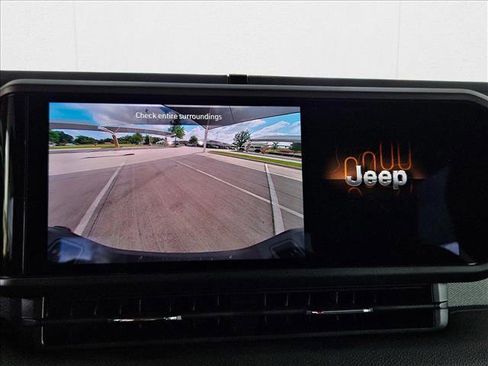 New 2025 Jeep Gladiator Sport image 13