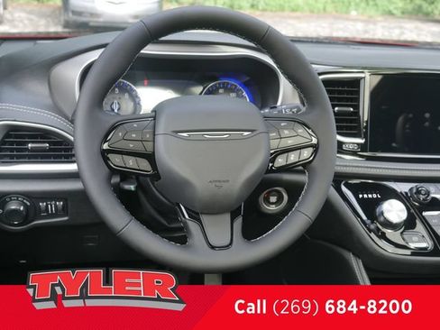 New 2027 Chrysler Pacifica Limited FWD image 44