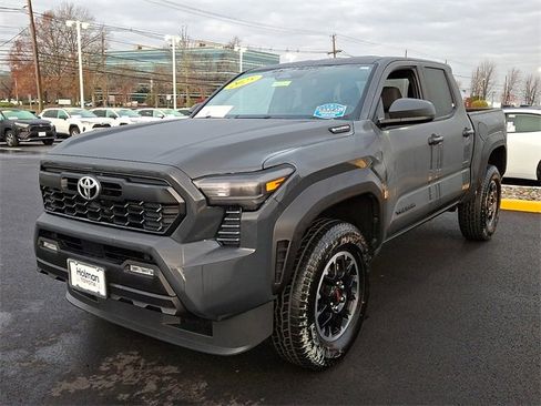 Certified 2025 Toyota Tacoma TRD Off-Road image 4