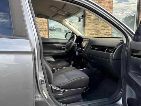 Used 2020 Mitsubishi Outlander ES AWD/4WD image 16