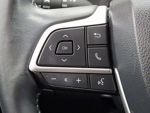 Used 2023 Toyota Highlander XLE image 17