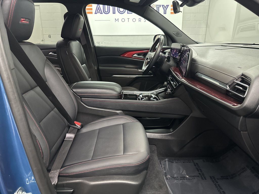 Used 2025 Chevrolet Traverse Z71 w/ Enhanced Driving Package AWD/4WD image 20