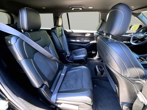 Used 2023 Jeep Grand Cherokee L Laredo AWD/4WD image 23