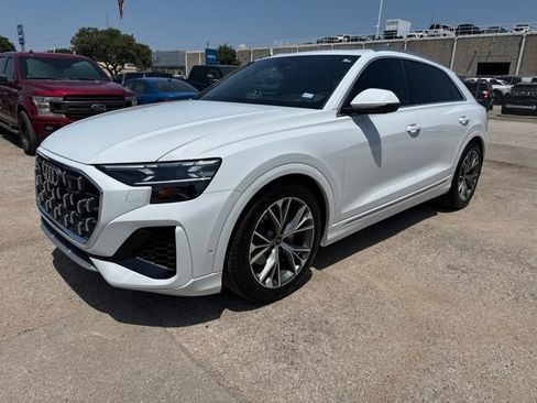 Used 2024 Audi Q8 Prestige w/ Prestige Package AWD/4WD image 2