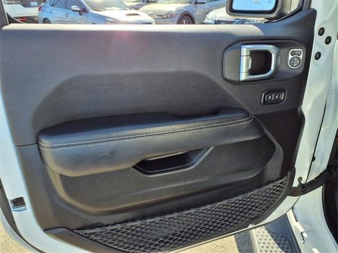 Used 2023 Jeep Gladiator Overland image 11