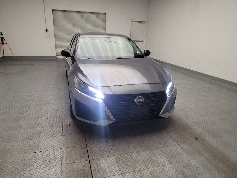 Used 2024 Nissan Altima 2.5 SV FWD image 14