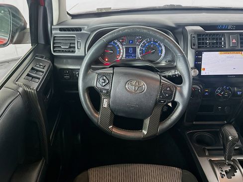 Used 2018 Toyota 4Runner SR5 AWD/4WD image 17